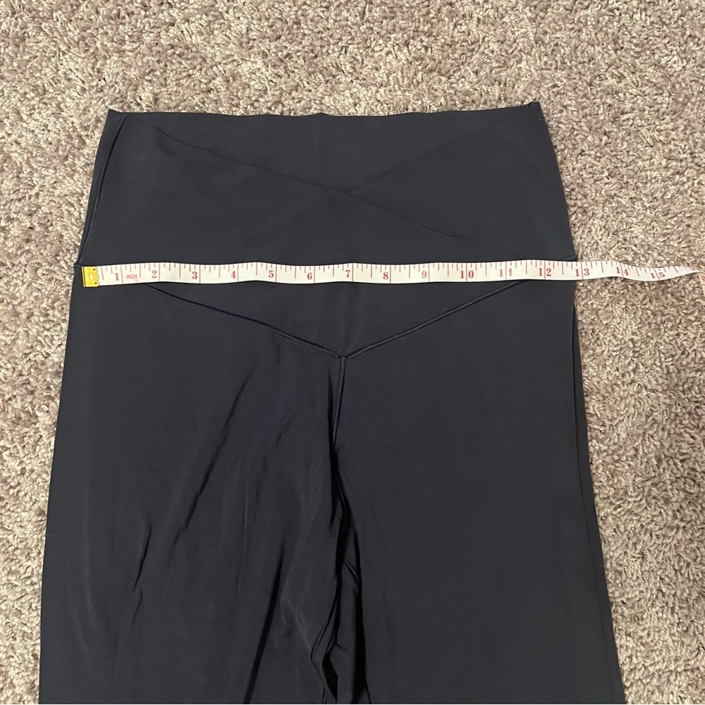 {offline by aerie} Real Me Cross-over High-Waisted Navy Legging- Medium Short - Picture 3 of 6